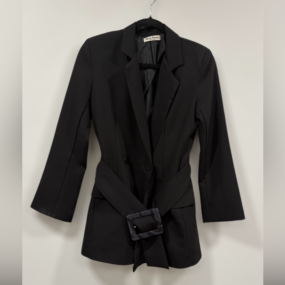 Made in Italy, very beautiful and elegant garment.